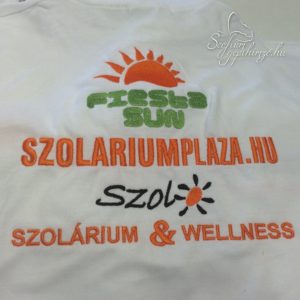 Szolárium recepciós póló gépi hímzéssel